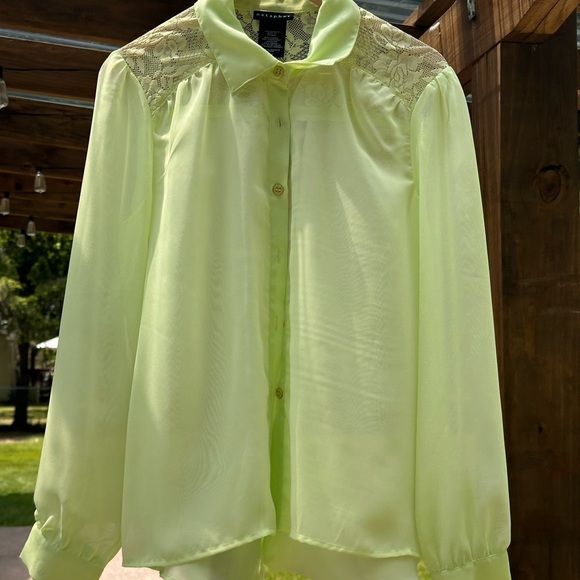 Metaphor Light Yellow Sheer & Lace Blouse Open Back Design Women’s Large NWT - Picture 3 of 16